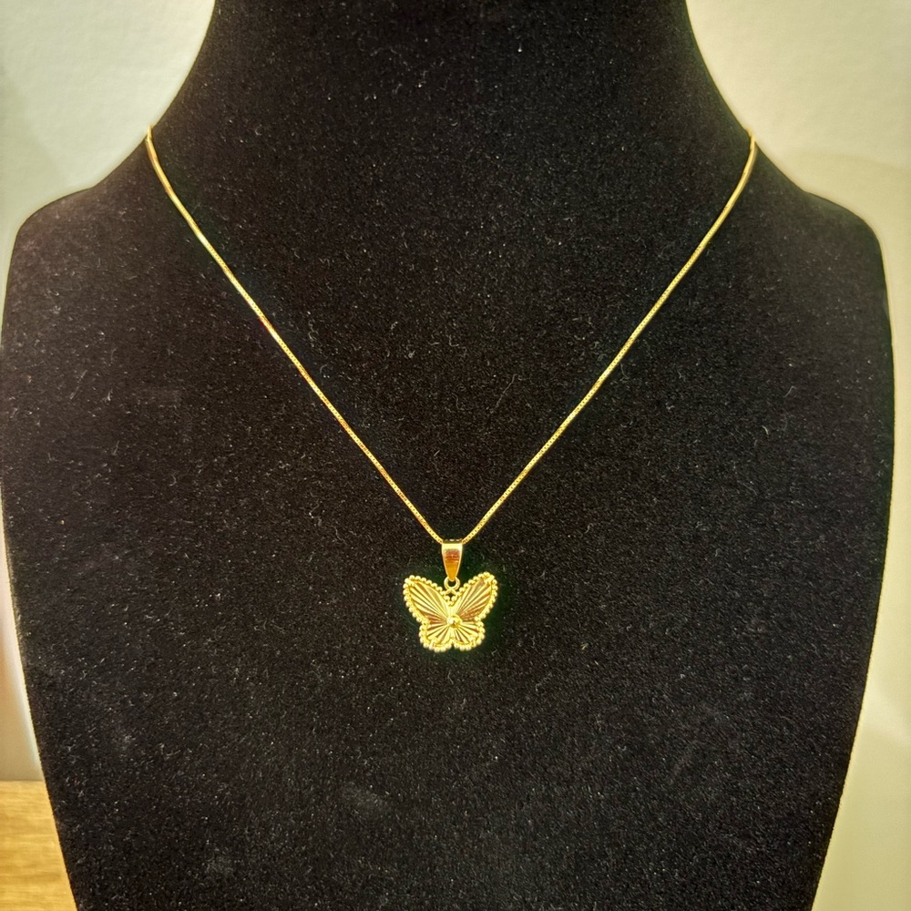 18K  Gold Butterfly Necklace